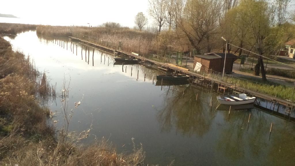 Apartamento Molni Balatonfůzfő Exterior foto